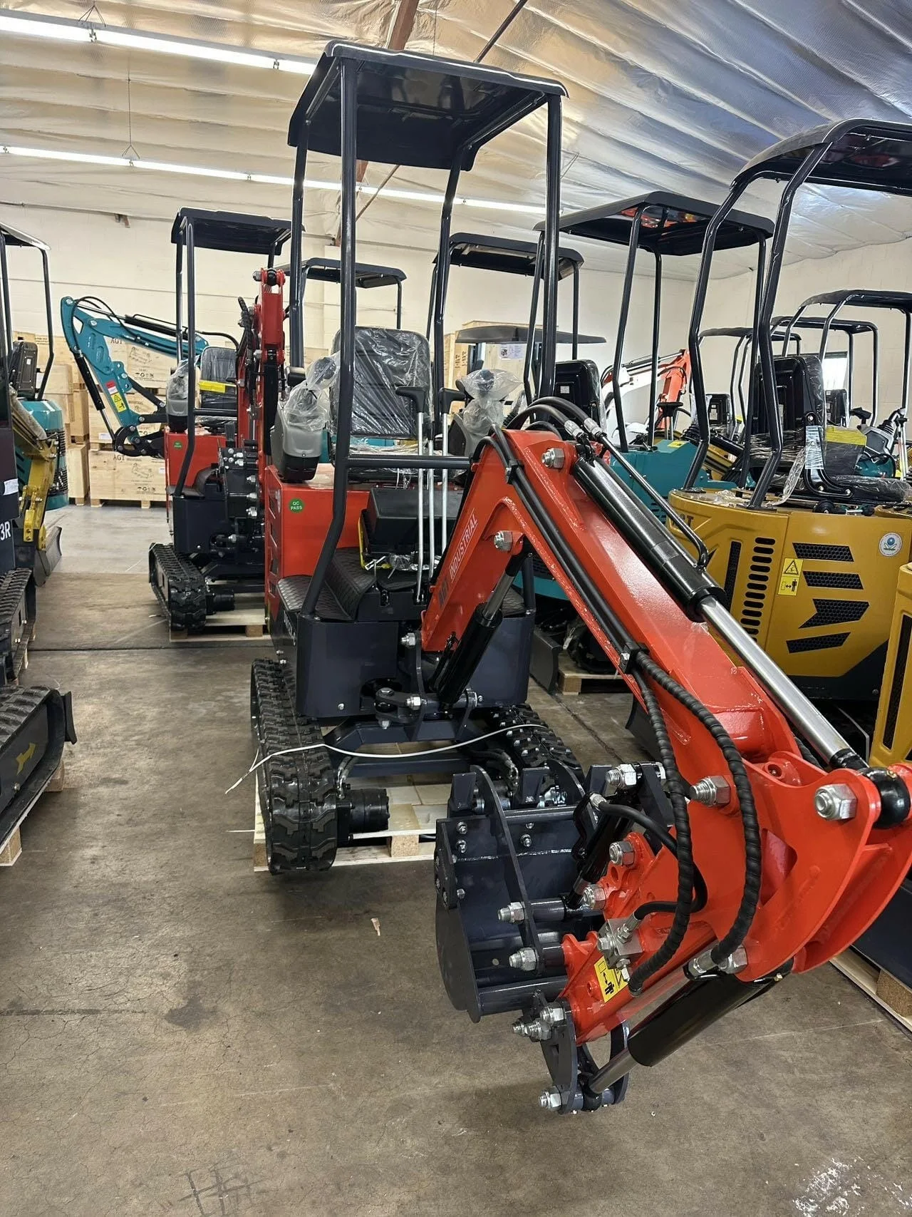 AGT DM12X-C Mini Excavator – Pilot Control, Swing Boom, Hydraulic Thumb by Bidadoo - Image 9