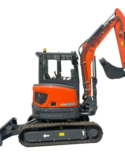4 Ton, Mini Excavator w/ Diesel Engine, Hydraulic Thumb | CFG-40UF