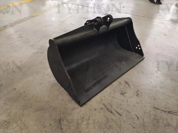 TYPHON 2.5 Ton Mini Excavator Attachment Plain Bucket 800mm 31″ Mud Bucket - Image 2