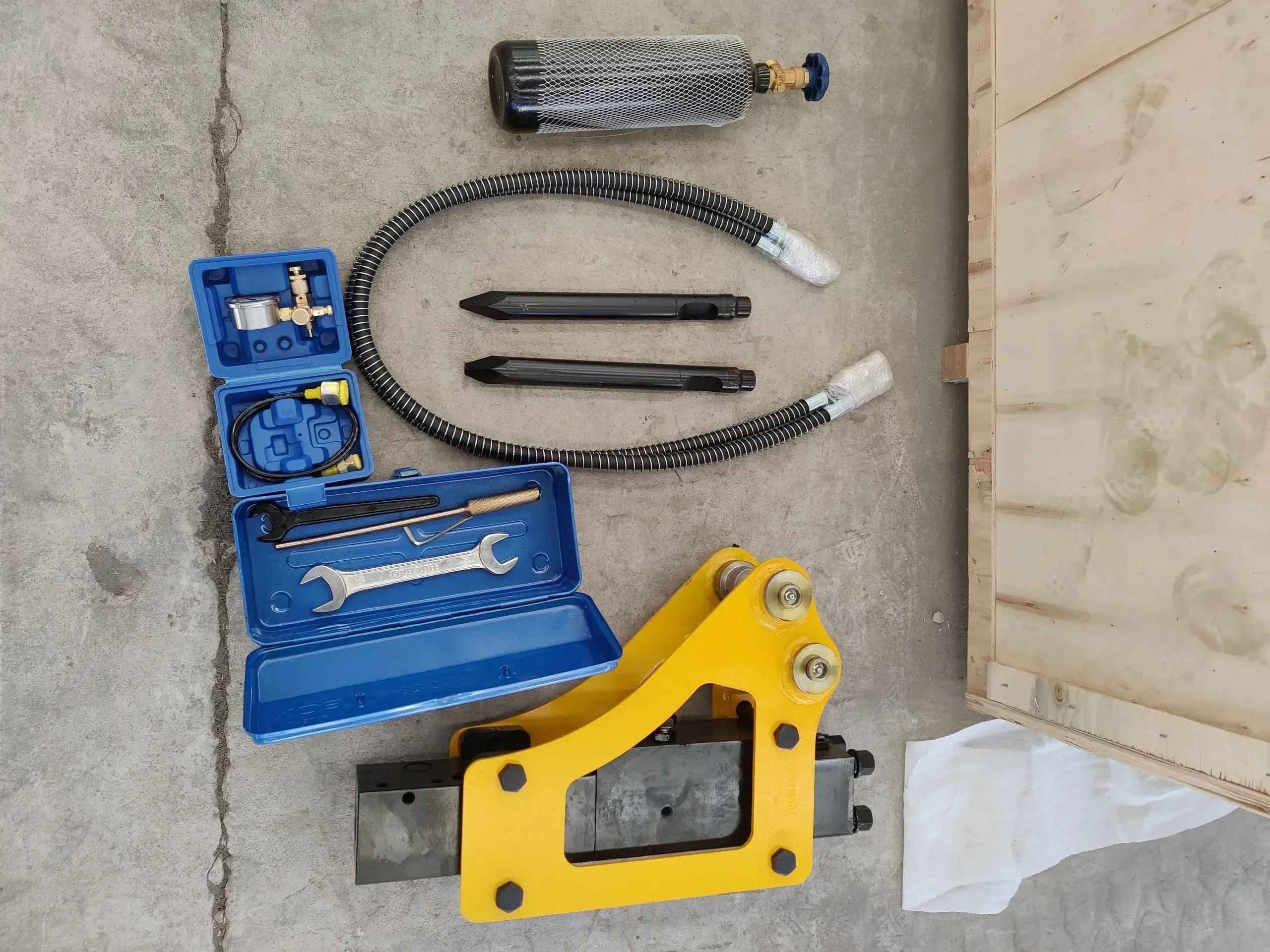 TYPHON Attachments Hydraulic Break Hammer Attachment for Mini Digger USA - Image 4