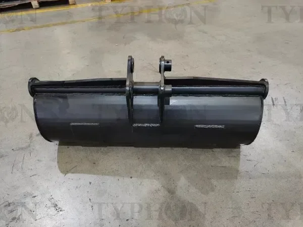 TYPHON 2.5 Ton Mini Excavator Attachment Plain Bucket 800mm 31″ Mud Bucket